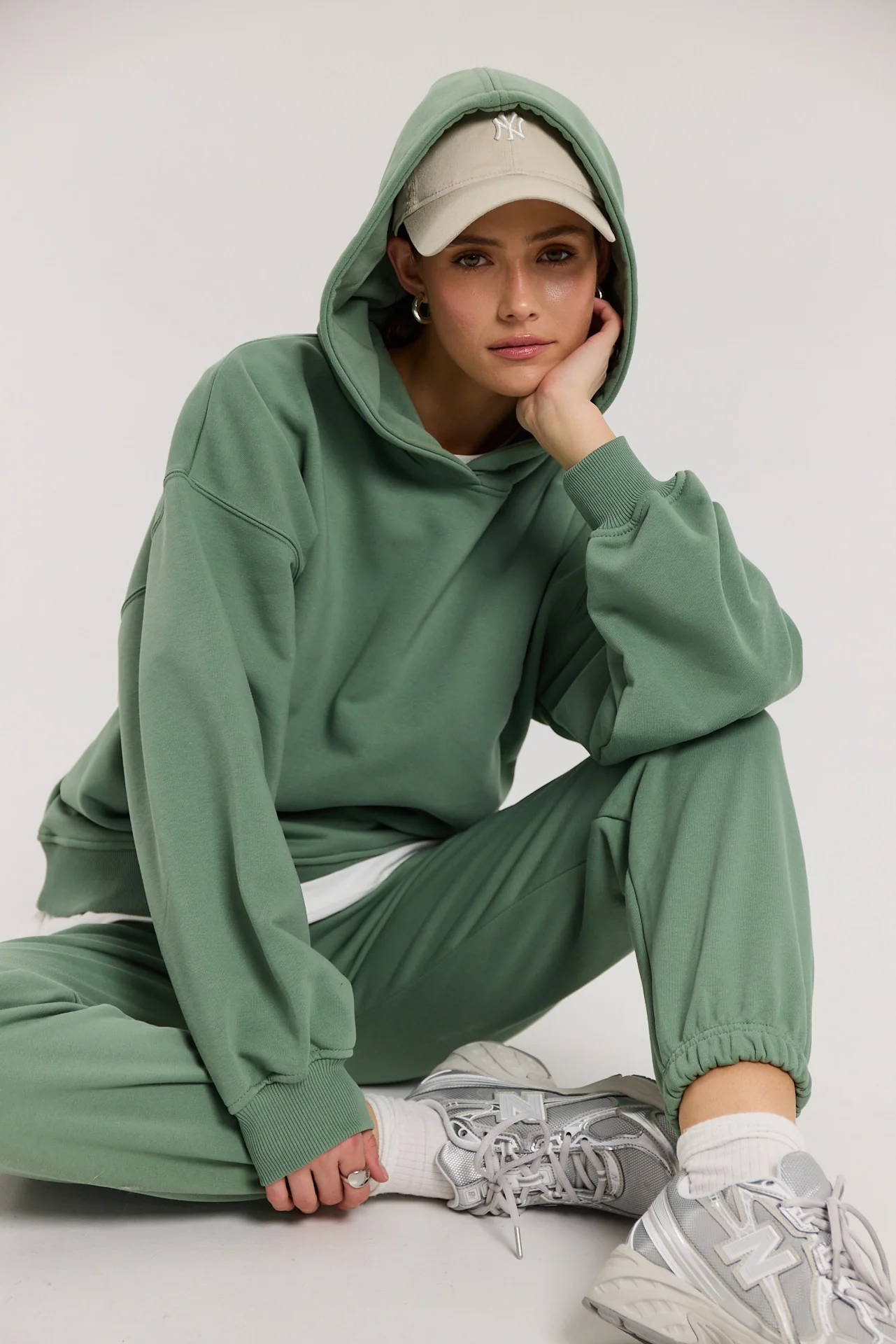 Bluza Boyfriend Hoodie dark matcha - Image 10