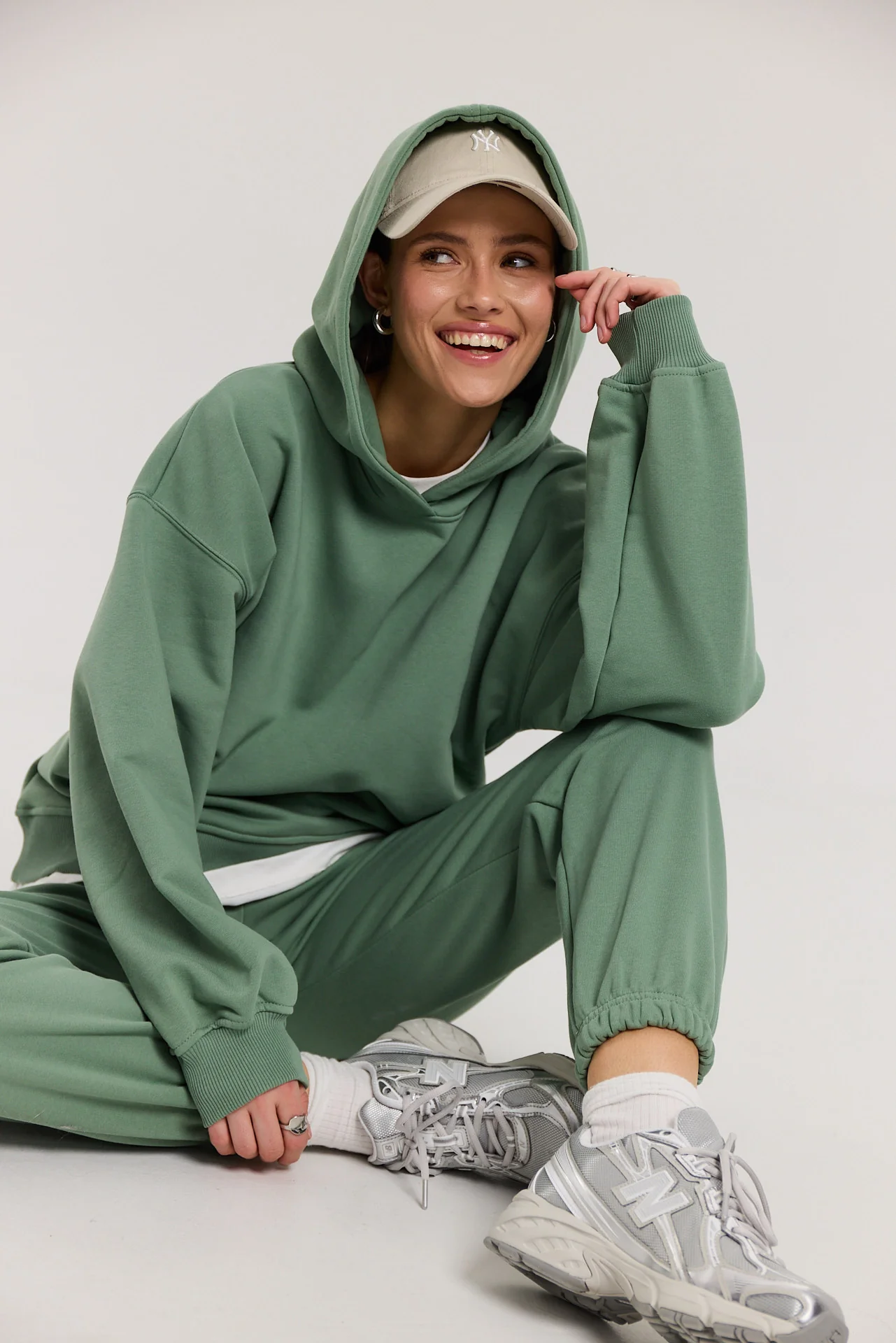 Bluza Boyfriend Hoodie dark matcha - Image 11