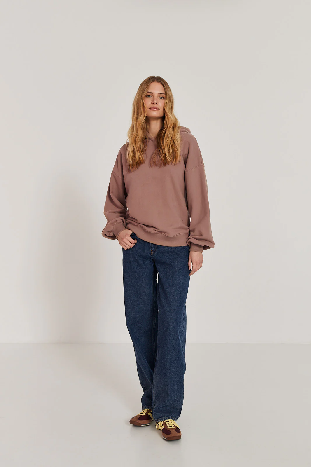 Bluza Boyfriend Hoodie mocca mousse - Image 12
