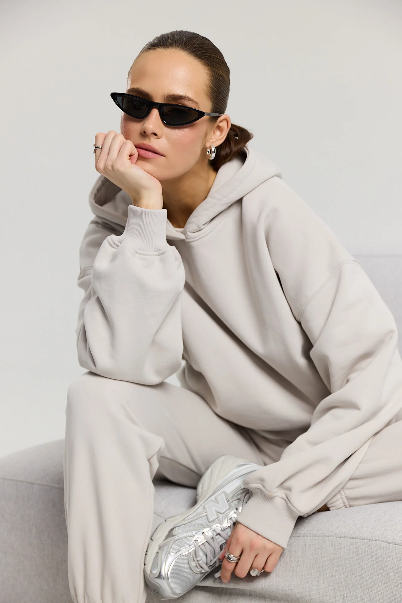 Spodnie dresowe almond milk - Image 10