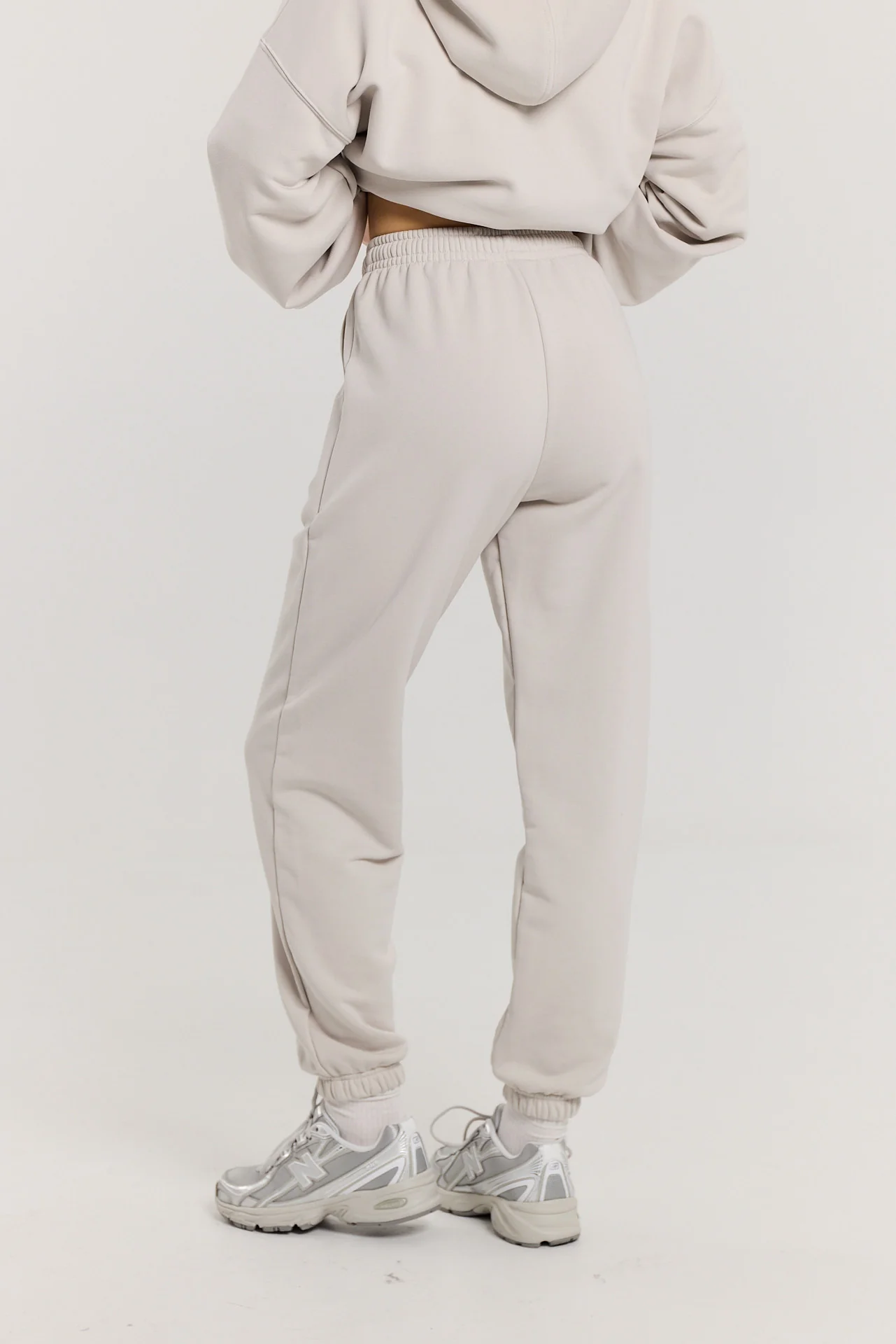 Spodnie dresowe almond milk - Image 2