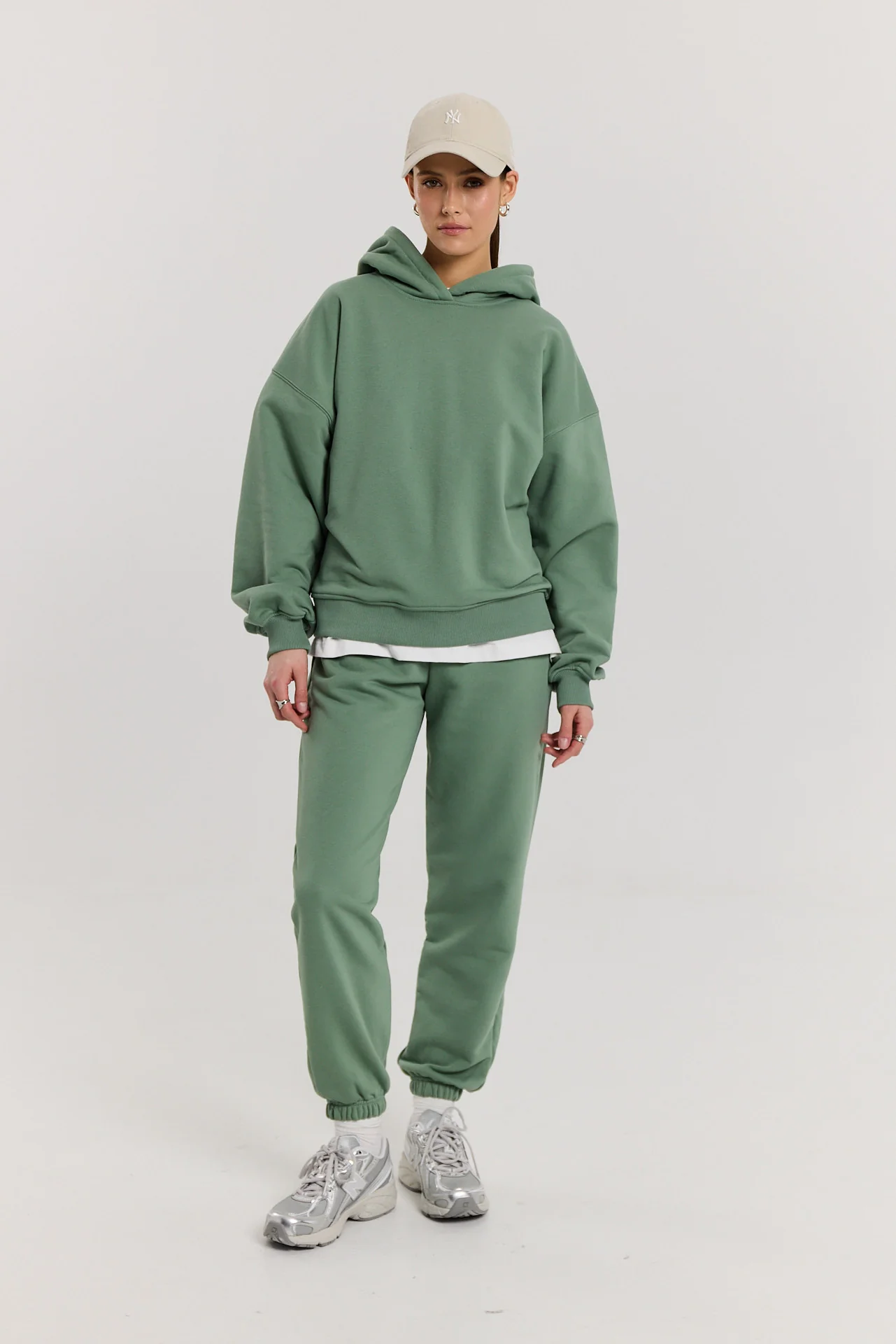 Spodnie dresowe dark matcha - Image 3