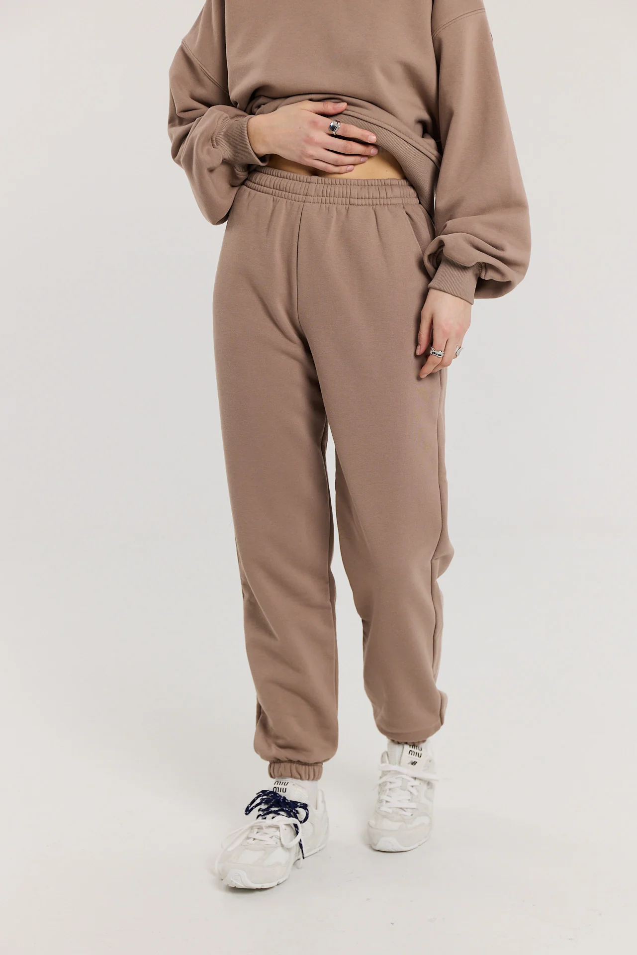 Spodnie dresowe latte - Image 6