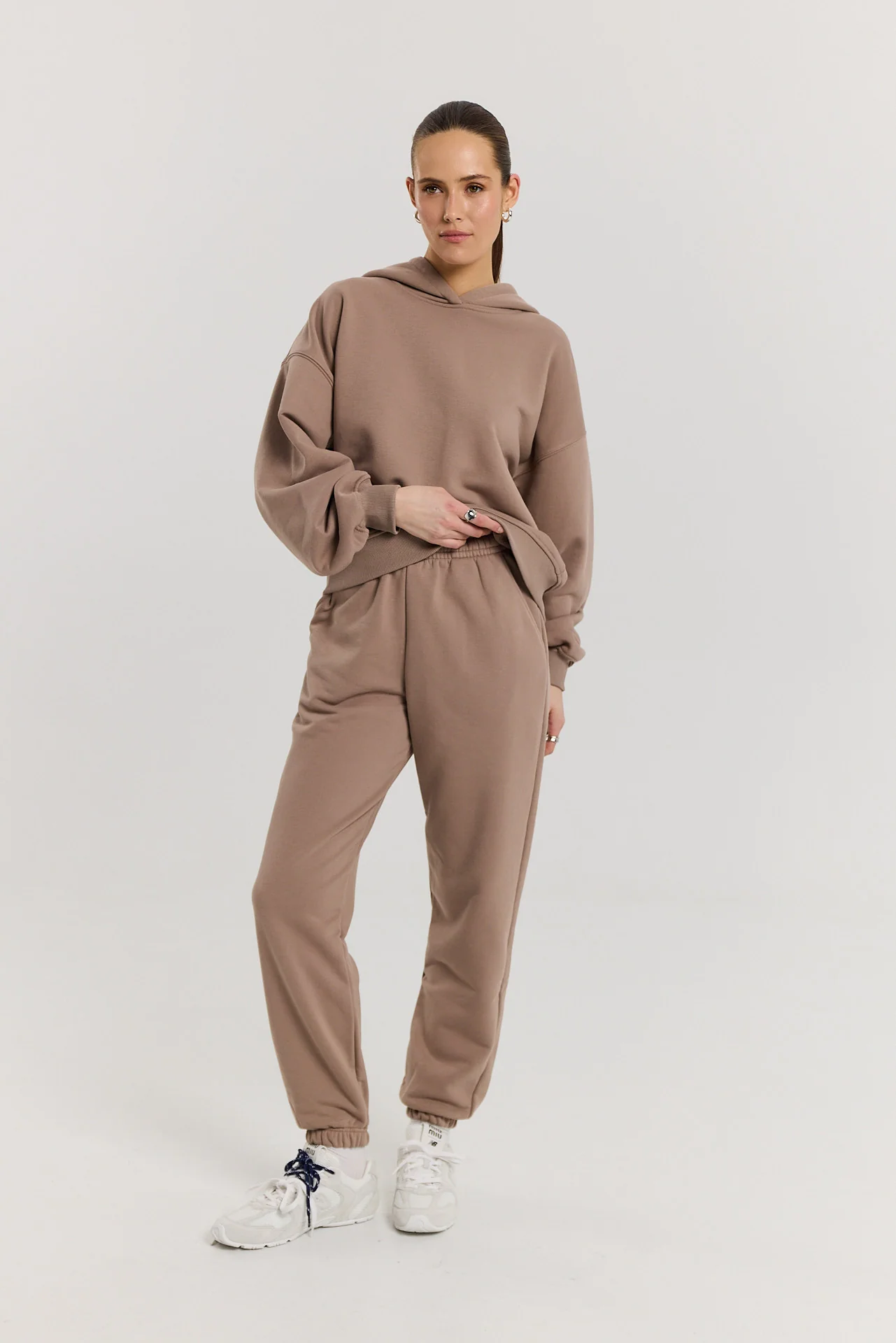 Spodnie dresowe latte - Image 7