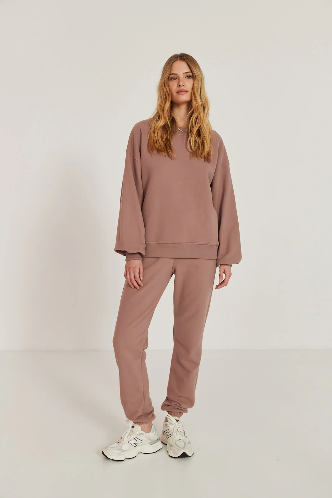 Spodnie dresowe mocca mousse - Image 8