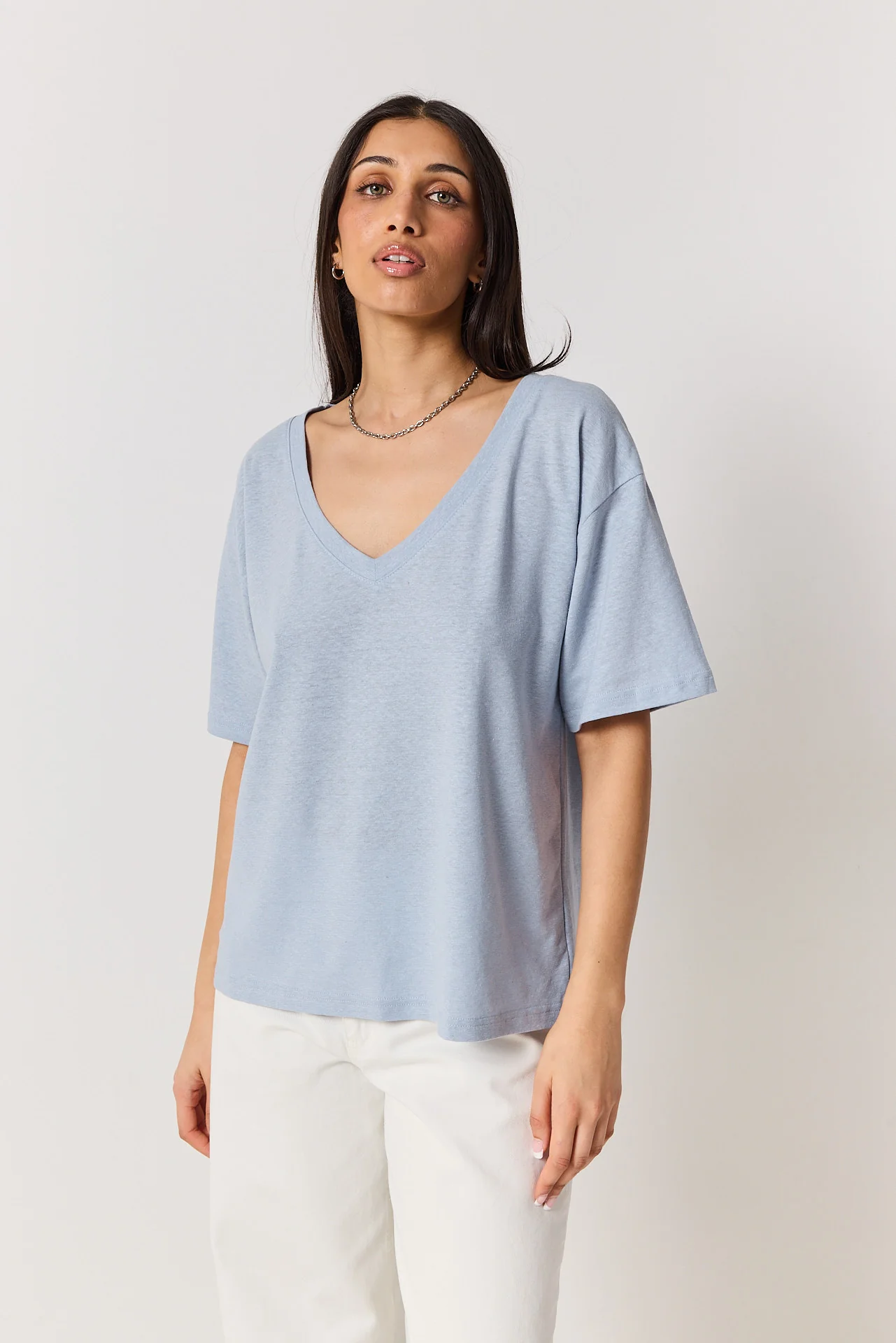 T-shirt V linen powder blue - Image 6