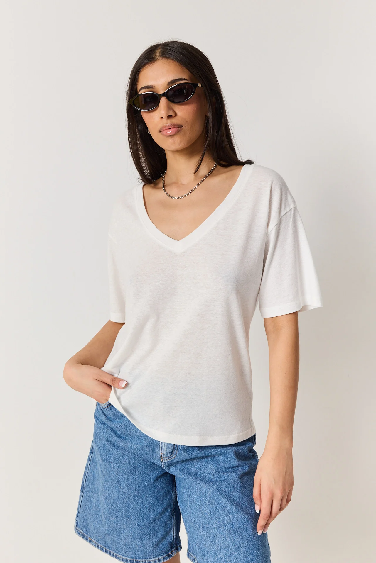T-shirt V linen white - Image 2