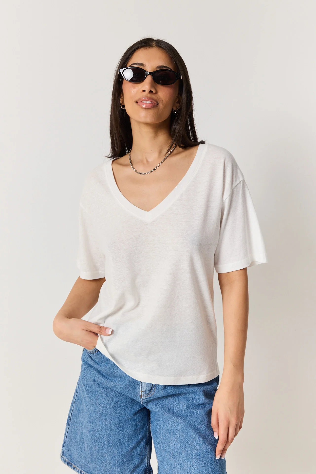 T-shirt V linen white - Image 5